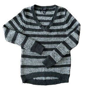RUE 21 Women’s Pullover Sweater Gray/White Stripe V Neck High-Low Size Large